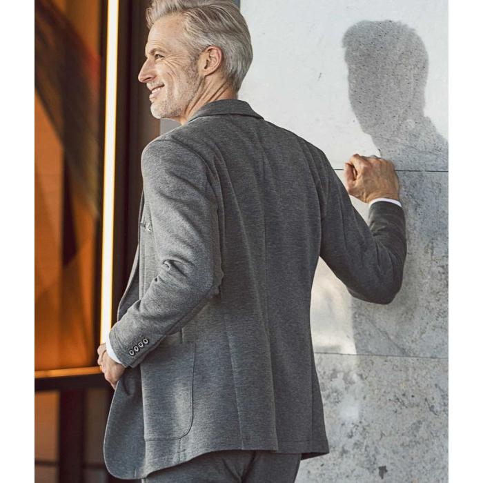 1PIU1UGUALE3 RELAX ウノピゥウノウグァーレトレ グラデーションロゴ