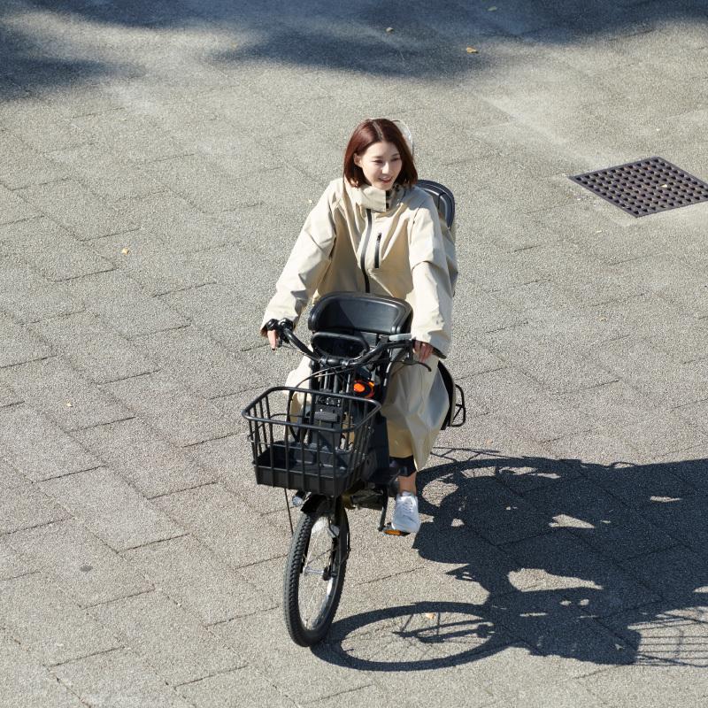 サイクルレインコート サイクルレインコート 防水 電動アシスト自転車 自転車 ベージュ ママ 送迎 カッパ お迎え｜uqlife｜02