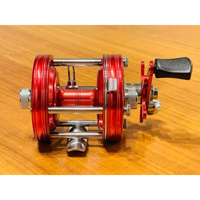 ABU5000cクラシックレッド 美品 ベイトリール 【中古】 ABU 5000C Ambassadeur アンバサダー アブ