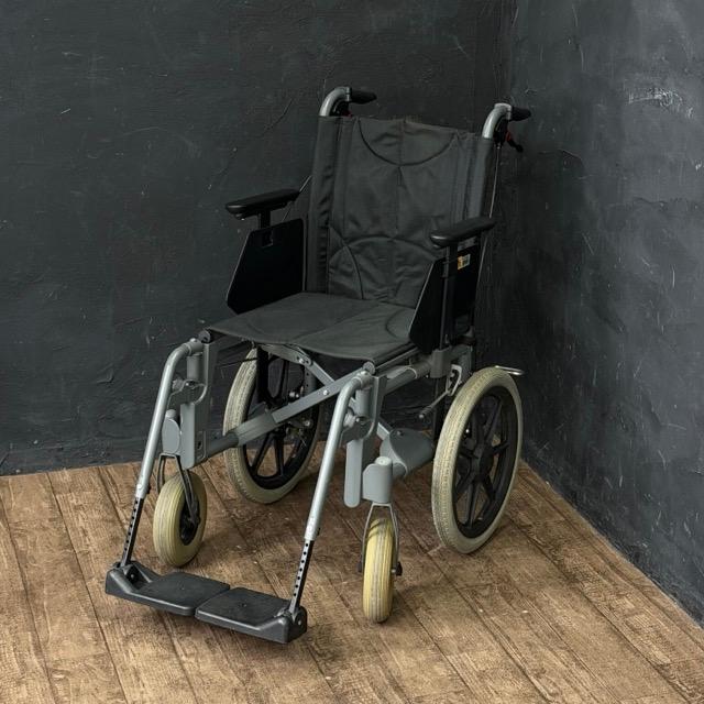 介助式車椅子 【中古】LAC etac エタック ブラック 16インチ