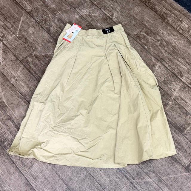 送料無料 新品タグ付き SOLEZIA ロングスカート Mサイズ ベージュ