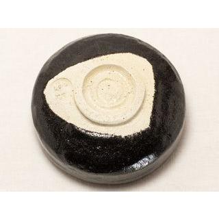 [即日発送] 黒楽　馬盥形　平茶碗 〔川嵜和楽（川崎和楽）〕 【BC5897629492】(21450円)