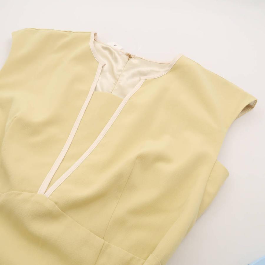 JUSGLITTY（ジャスグリッティー） 美品 ディープVネックナロー