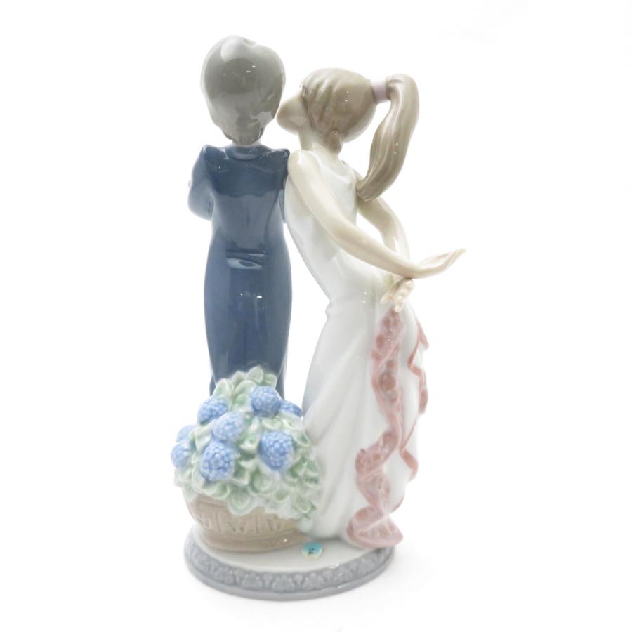 リヤドロLLADRO女の子と男の子が手つないでる置物