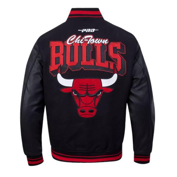 NBA公式 メンズ アウター スタジャン ジャケット ジャンパー プロスタンダード シカゴ・ブルズ CHICAGO BULLS TEAM BADGE MEN'S RIB WOOL VARSITY JACKETの画像