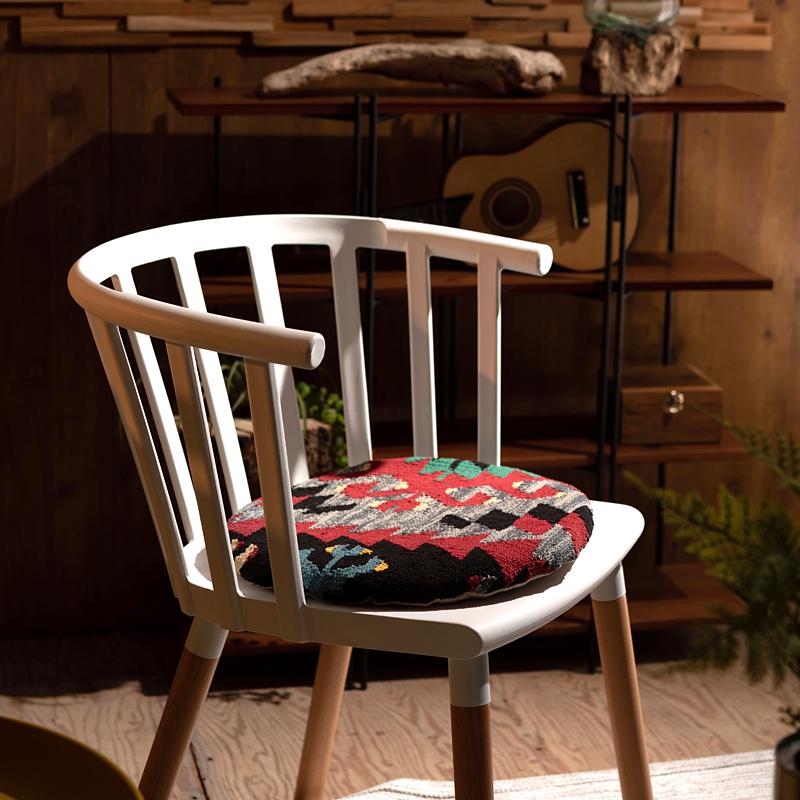 ヴィンテージ キリム　椅子 Vintage Arm Chair with Turkish Kilim Upholstery – The Collective