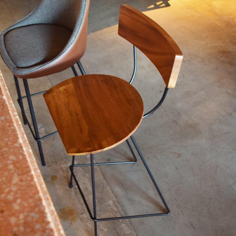 カウンターチェア おしゃれ デザイナーズ 椅子 バーチェア ナチュラル カントリー スタイリッシュ 木製 かっこいい スリム 背もたれ キッチンカウンター向け｜usagi-shop