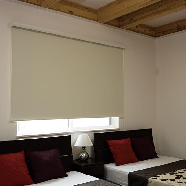 ロールスクリーン 165×220cm 遮光1級 ボックスカバー付き 光漏れ防止 間仕切り ベージュ ブラウン コード 操作方法 取り付け 天井 正面付け 遮光一級 寝室 diy | ブランド登録なし | 10
