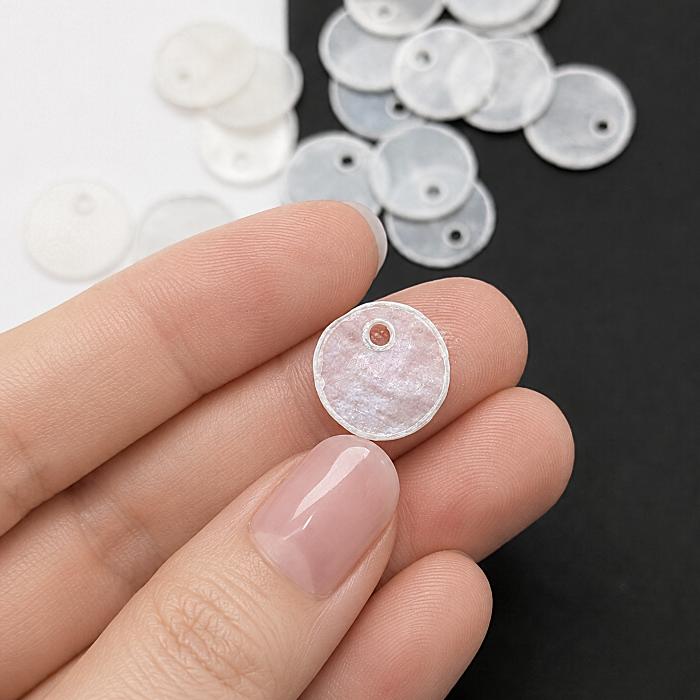 カピスシェルチャーム ホワイトスモーク 12mm 約20個 フラットラウンド