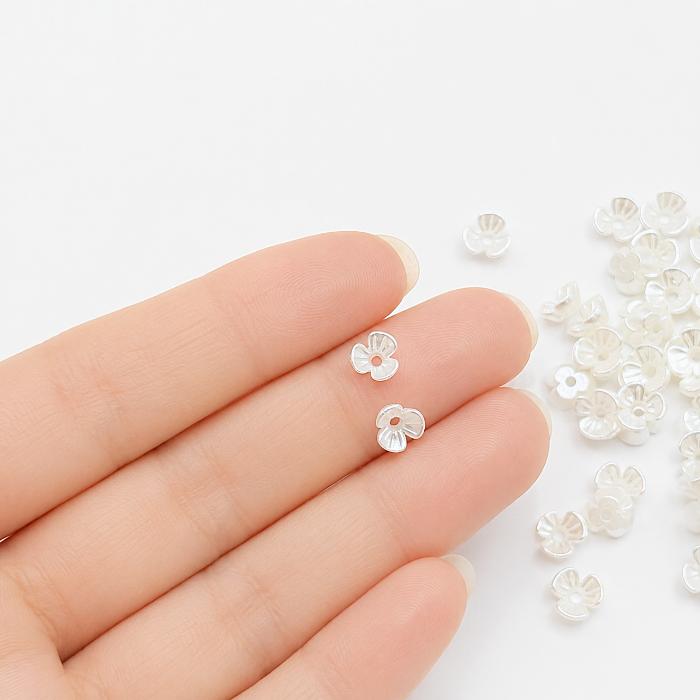 フラワービーズ 6mm 約80個 アイボリー 乳白色 3花びら 花座 パール調
