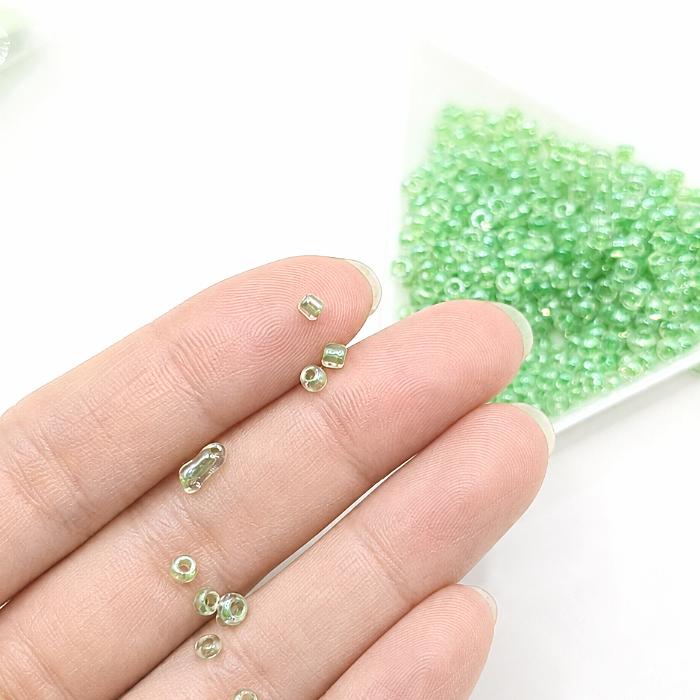 シードビーズ ガラスビーズ ライム系 約3mm幅 約20g インナーカラー