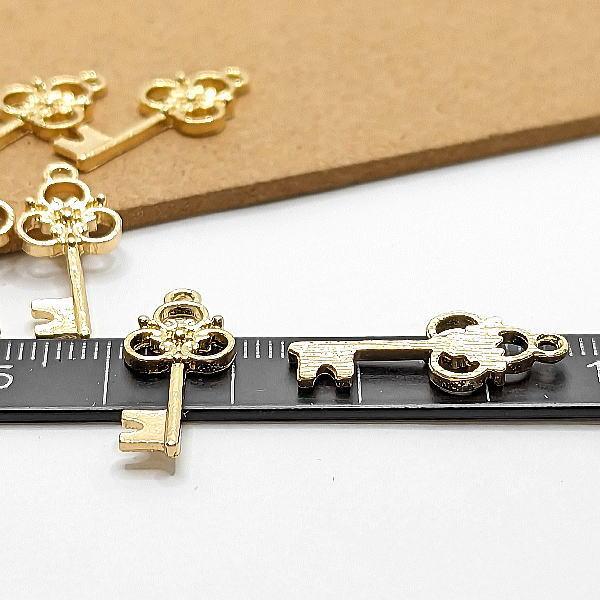 美品messaggio チャーム ブレスレット クローバー、ハート、キーチャーム 美品messaggio チャーム ブレスレット クローバー、ハート、キー