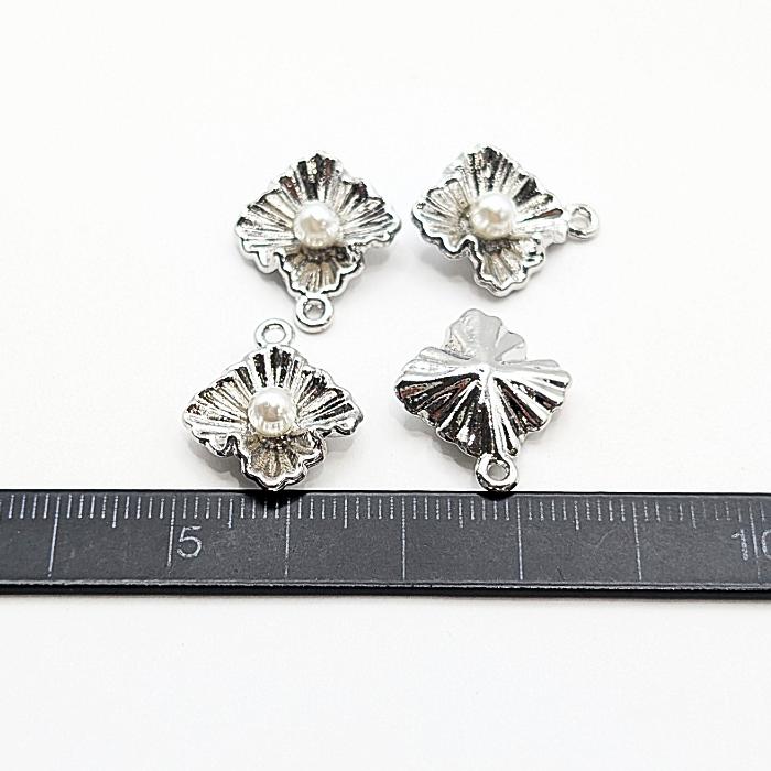 ひし形 チャーム 15mm 4個 ロジウム パールチャーム 菱形 シルバー