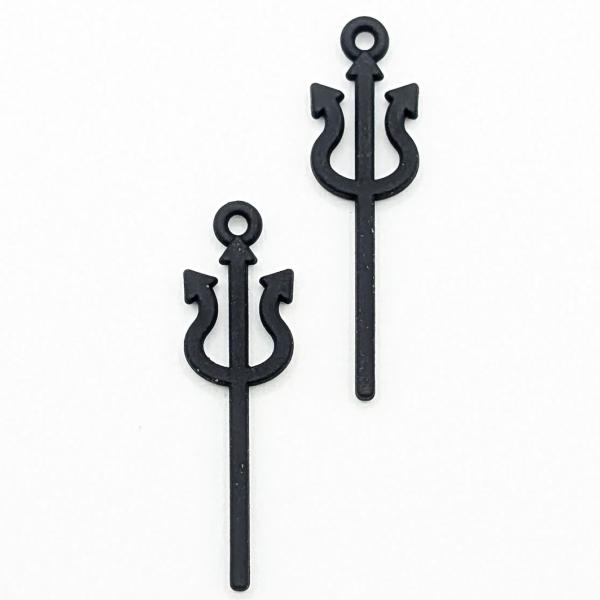 悪魔のやり チャーム ハロウィン 杖 26mm 2個 ブラック 黒色