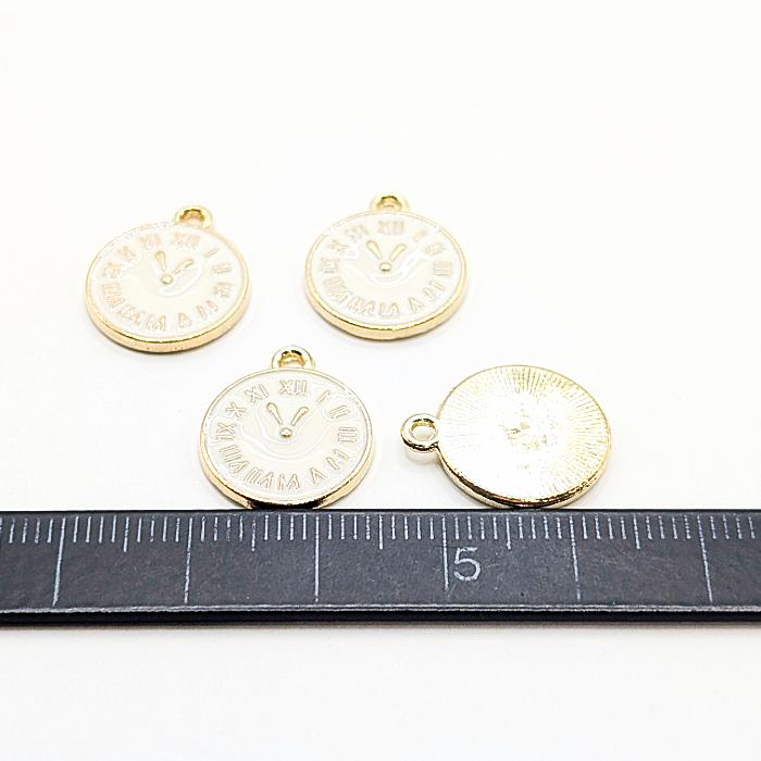 チャーム 時計 モチーフ 15mm 4個 白 ホワイト クロック ドール用にも