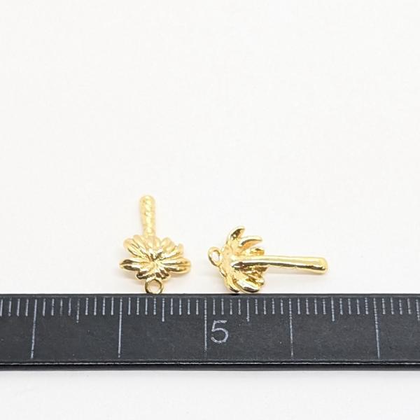 ヤシの木 チャーム 13mm 2個 18KGP本金メッキ 半立体 ココヤシ 植物 夏