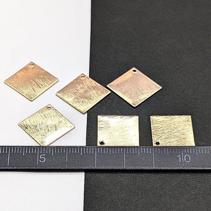 訳アリ メタルチャーム スクエア 1辺15mm 6個 カスレ柄 メタルプレート