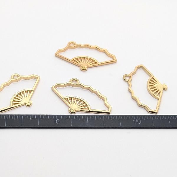 扇子 チャーム フレームチャーム 約26×40mm 4個 扇 空枠 レジン