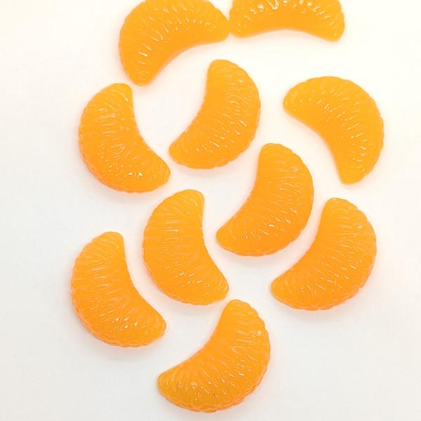 デコパーツ みかん 半立体 貼り付けパーツ 約16×27mm 10個 オレンジ
