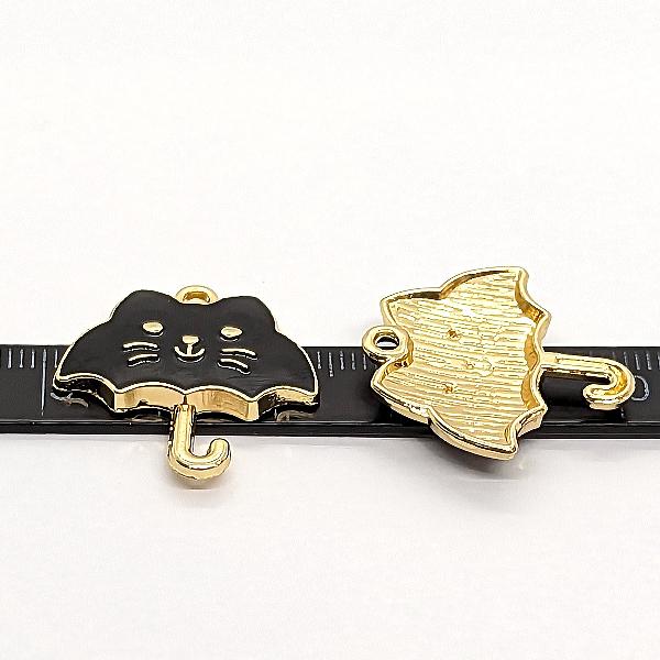チャーム ねこ 傘 22mm 2個 黒 ブラック エナメルカラー 猫 カラー