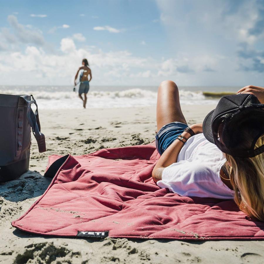 YETI Lowlands 多目的ブランケット トラベルバッグ付き、ファイアサイドレッド | YETI | 05