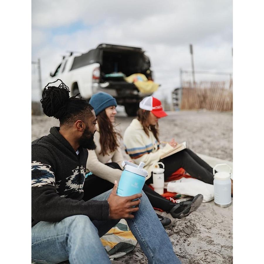 STANLEY ALL DAY REFRESHMENT: THANKS TO THE DOUBLE-WALL INSULATION, THE ICEFLOW FLIP STRAW WATER JUG KEEPS DRINKS COLD FOR UP TO 14 HOURS AND ICED | STANLEY | 06