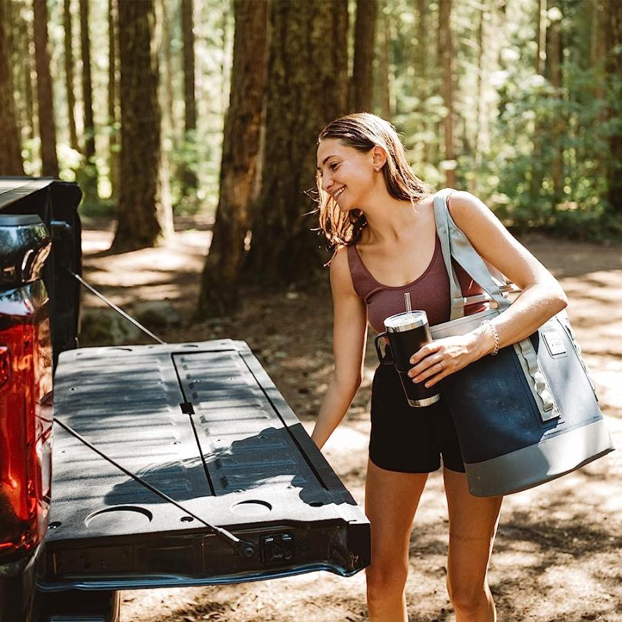 YETI RAMBLER 25 OZ STRAW MUG, VACUUM INSULATED, STAINLESS STEEL, CHARCOAL | YETI | 01