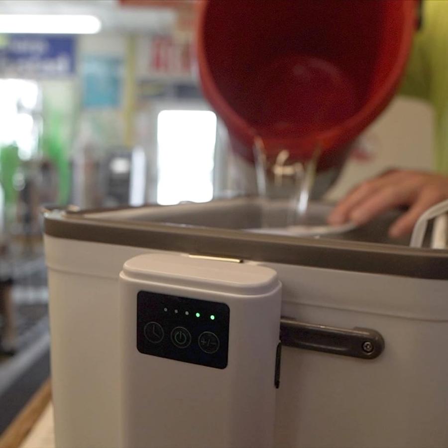 ENGEL ULTRA QUIET LITHIUM-ION USB RECHARGEABLE LIVE BAIT AERATOR PUMP & BUBBLER WITH UNIVERSAL CLIP FITS MOST BAIT BUCKETS (WHITE) |  | 07