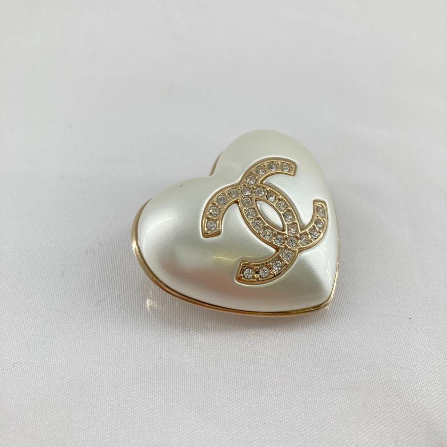 CHANEL(シャネル)　ココマーク　ハート　A21・B　ブローチ　パールホワイトの画像