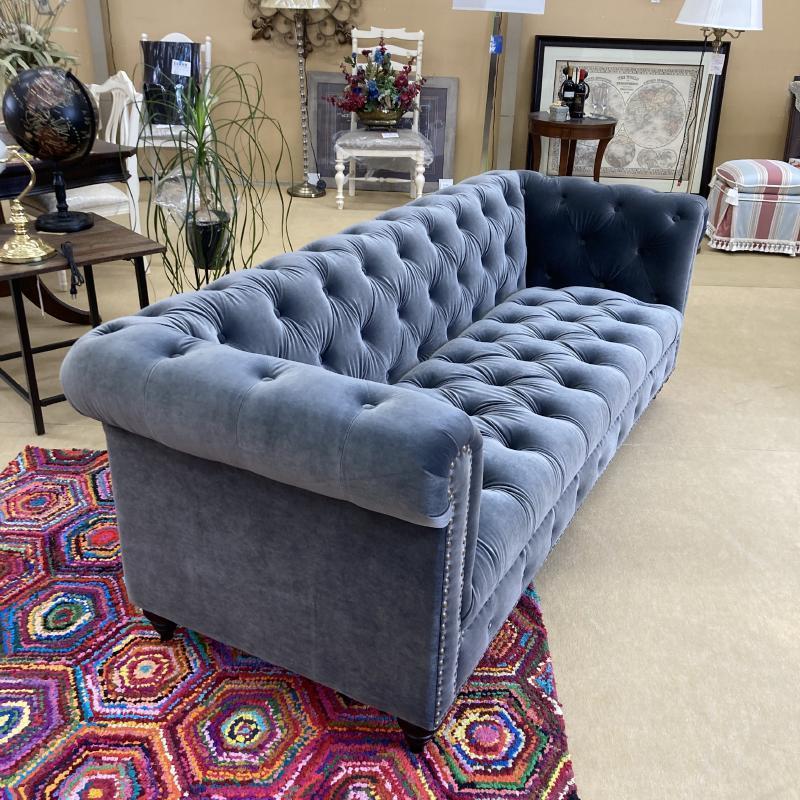 【新品】 チェスターフィールド ソファ 布張り 3人掛け ジェニファーテイラー 三人 スティール グレー ソファー 布製 高級 クラシック テイスト 63022-MVS 【GM2516207220】(91520円)