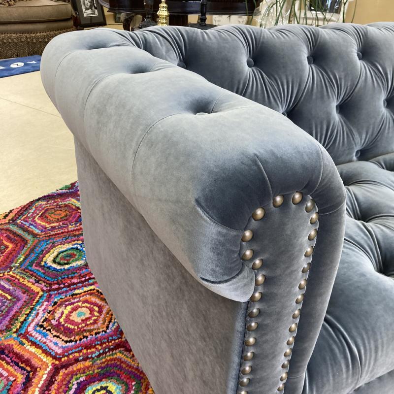 【新品】 チェスターフィールド ソファ 布張り 3人掛け ジェニファーテイラー 三人 スティール グレー ソファー 布製 高級 クラシック テイスト 63022-MVS 【GM2516207220】(91520円)