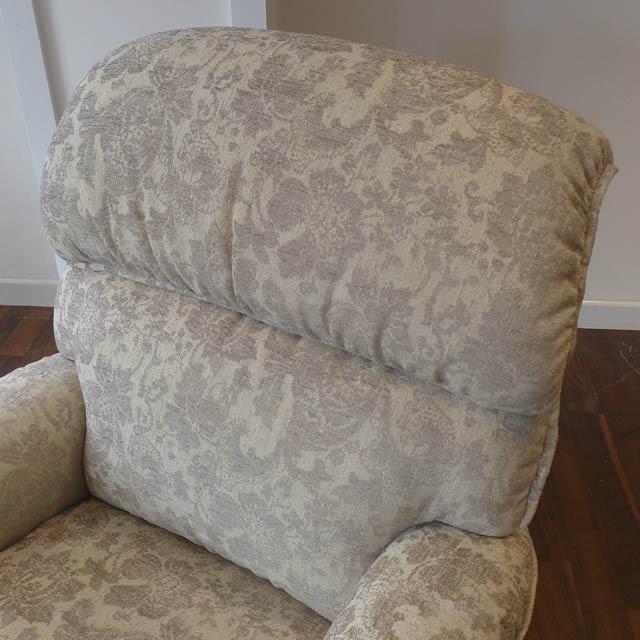 [即日発送] 2020年 公開予定ドラマ映画 劇中使用品 レイジーボーイ リクライニングソファ 1人掛け 550 CARDINAL QUARTZ 【FKP1410417076】(51300円)