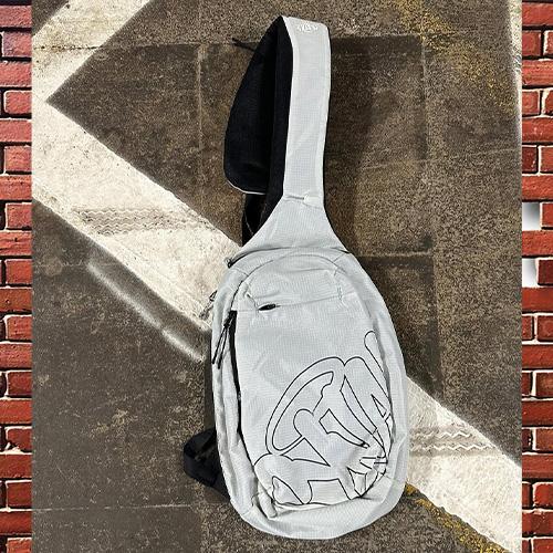 SYNA WORLD SLING BAG 【GREY】 : AndromedaBeast - 通販 - Yahoo