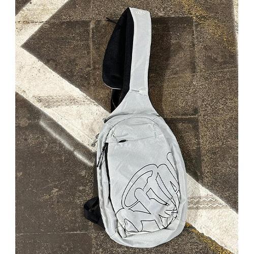 SYNA WORLD SLING BAG 【GREY】 : AndromedaBeast - 通販 - Yahoo