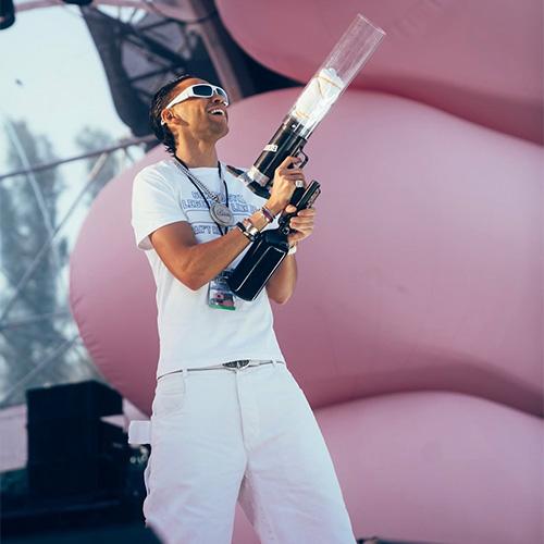 6PM x SYNA WORLD 
