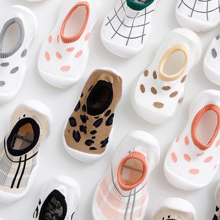 ファーストシューズ トレーニングシューズ ベビー ベビーシューズ 赤ちゃん 靴 靴下 ソックス シューズ スニーカー 入荷中