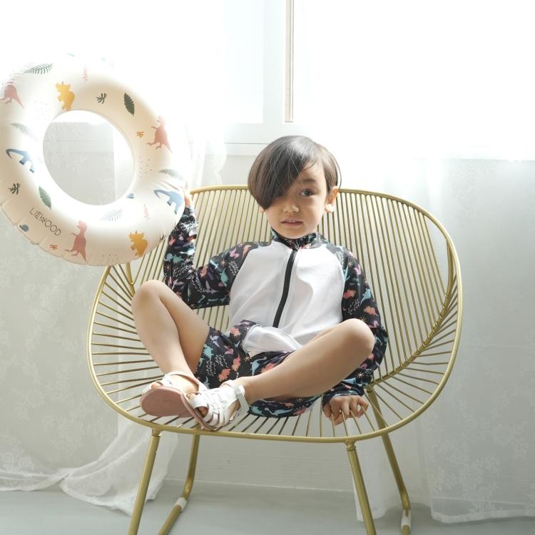 水着 ラッシュガード スイムウェア 恐竜 黒系 パーカー ラッシュパーカー 紫外線対策 男の子 女の子 海 首の日焼け防止 スタンドラッシュパーカー 紫外線対策 浴衣通販 Utatane 通販 Yahoo ショッピング