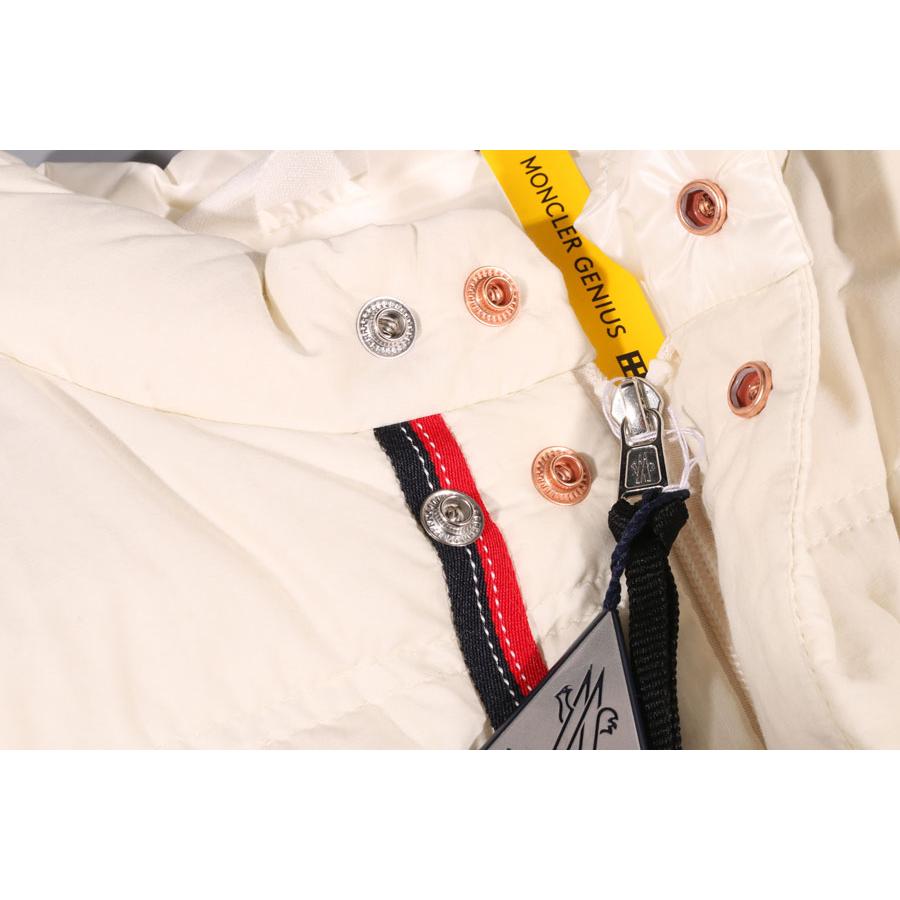 Moncler（モンクレール） ダウンジャケット BEARDMOR ホワイト 2 30207 【W30207】の画像