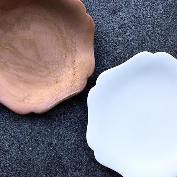 有田焼　まるふく　12ｃｍ雪輪小皿（白）　white×silk まるふくオリジナル】有田焼 12cm雪輪小皿（白） white×silk 33-129