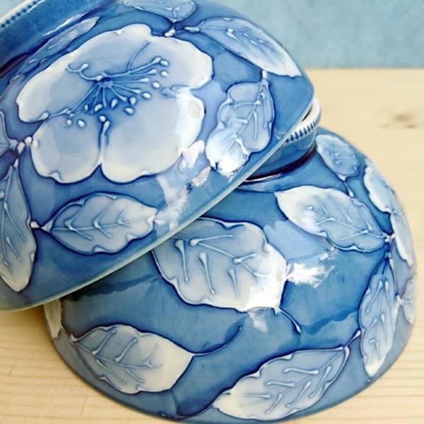 有田焼 染付一珍草花 茶付大・小 : 有田焼 器の華 まるふく - 通販