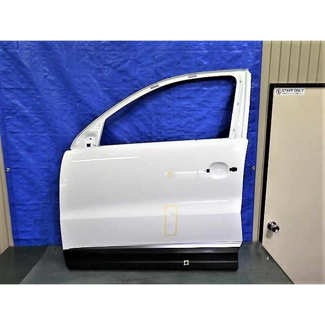 B180 ティグアン 5N 左フロントドア 5N0.831.311 C フォルクスワーゲン