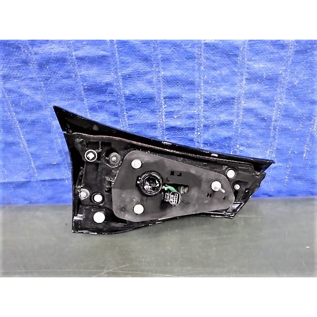 S032 ヤリスクロス MXPB10 MXPB15 MXPJ10 MXPJ15 右テール 内 LED 52