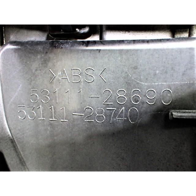 G082 エスクァイア ZRR80G 前期 グリル 53111-28690 53111-28740 : V