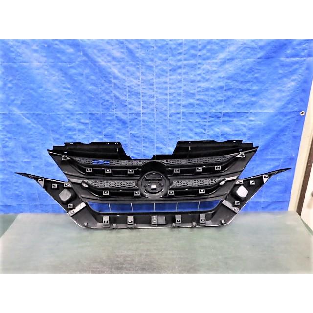 G372 セレナ ハイウェイスター C27 前期 グリル カメラ用 62310 5TF0A
