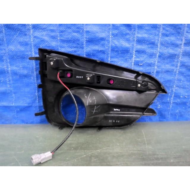 インプレッサスポーツ　GT2右側ライト S115 インプレッサスポーツ GT2 GT3 GT6 GT7 前期 右フォグカバー LED