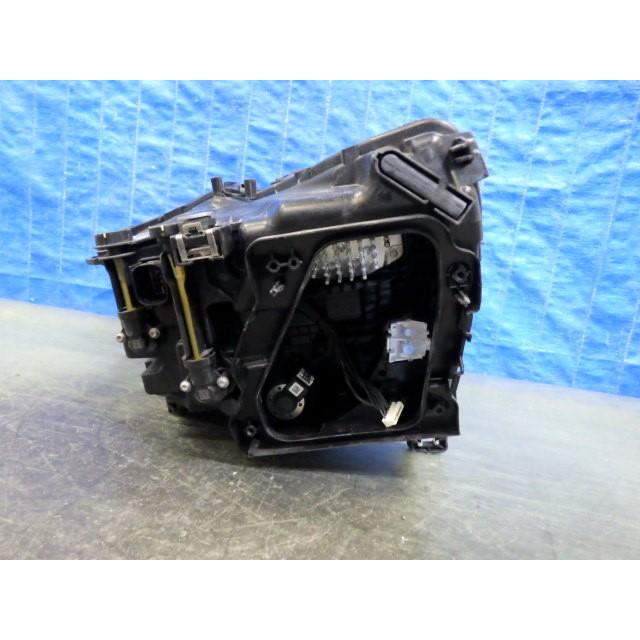 3768 アウディ Q3 F3 83A 右ライト LED 83A.941.036.D 美品 : V