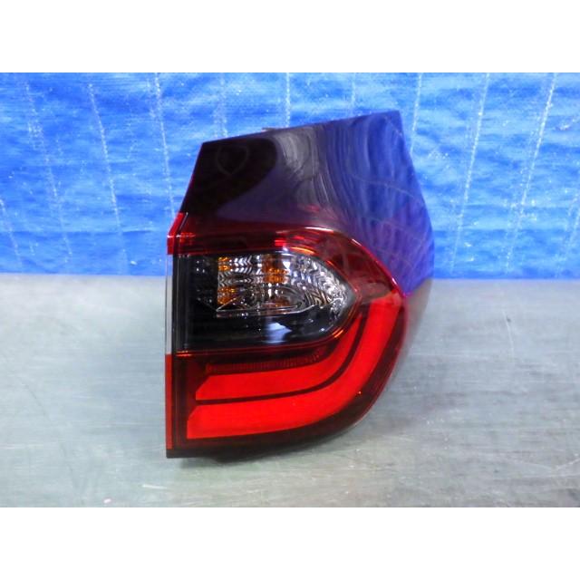 K229 フィット GR1 GR2 GR5 GR7 右テール LED W4762 美品 : V TRUST