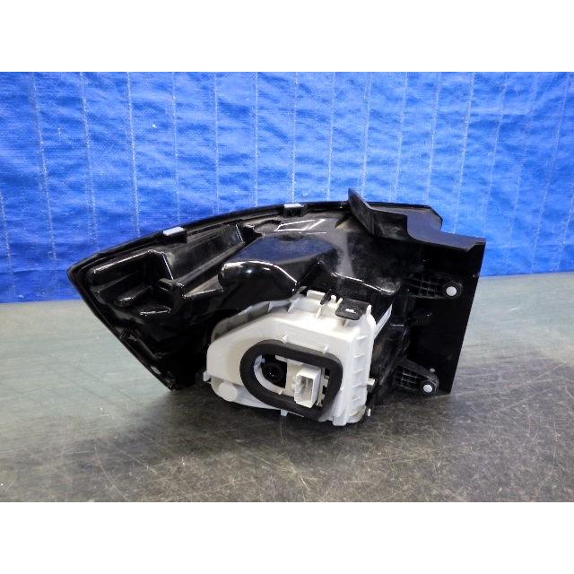 S1302 T-クロス T-Cross 右テール LED 2GM.945.096.C.32S 