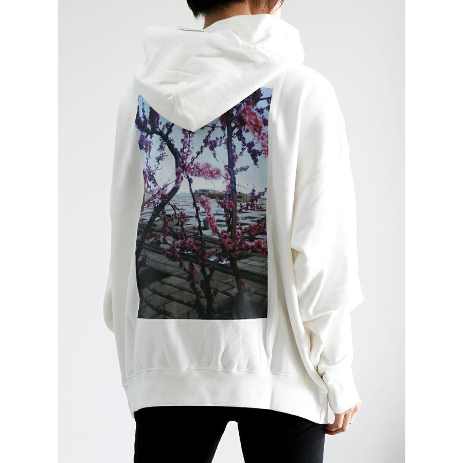 セール商品 30%OFF  トップス メンズ パーカー フーディー FEAR OF GOD FOG ESSENTIALS  ESSENTIALS PHOTO HOODIE / ホワイト 返品交換不可 | FEAR OF GOD