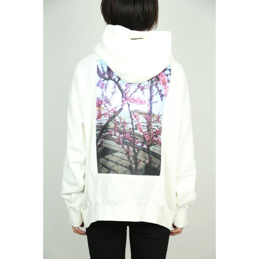 セール商品 30%OFF  トップス メンズ パーカー フーディー FEAR OF GOD FOG ESSENTIALS  ESSENTIALS PHOTO HOODIE / ホワイト 返品交換不可 | FEAR OF GOD | 04